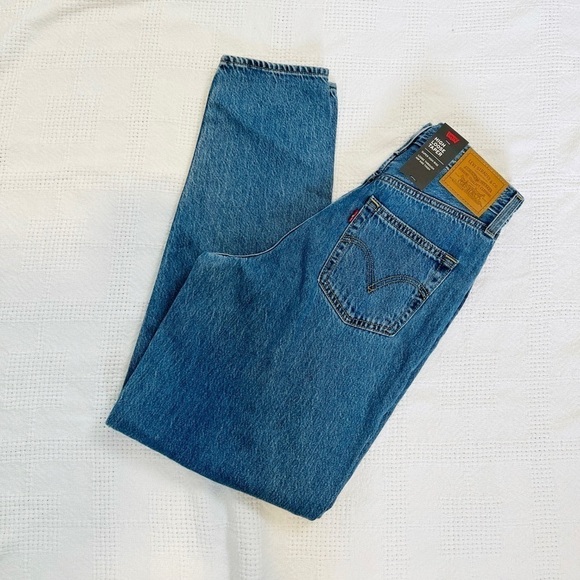 Levi's High Loose Taper Jeans - Picture 6 of 12